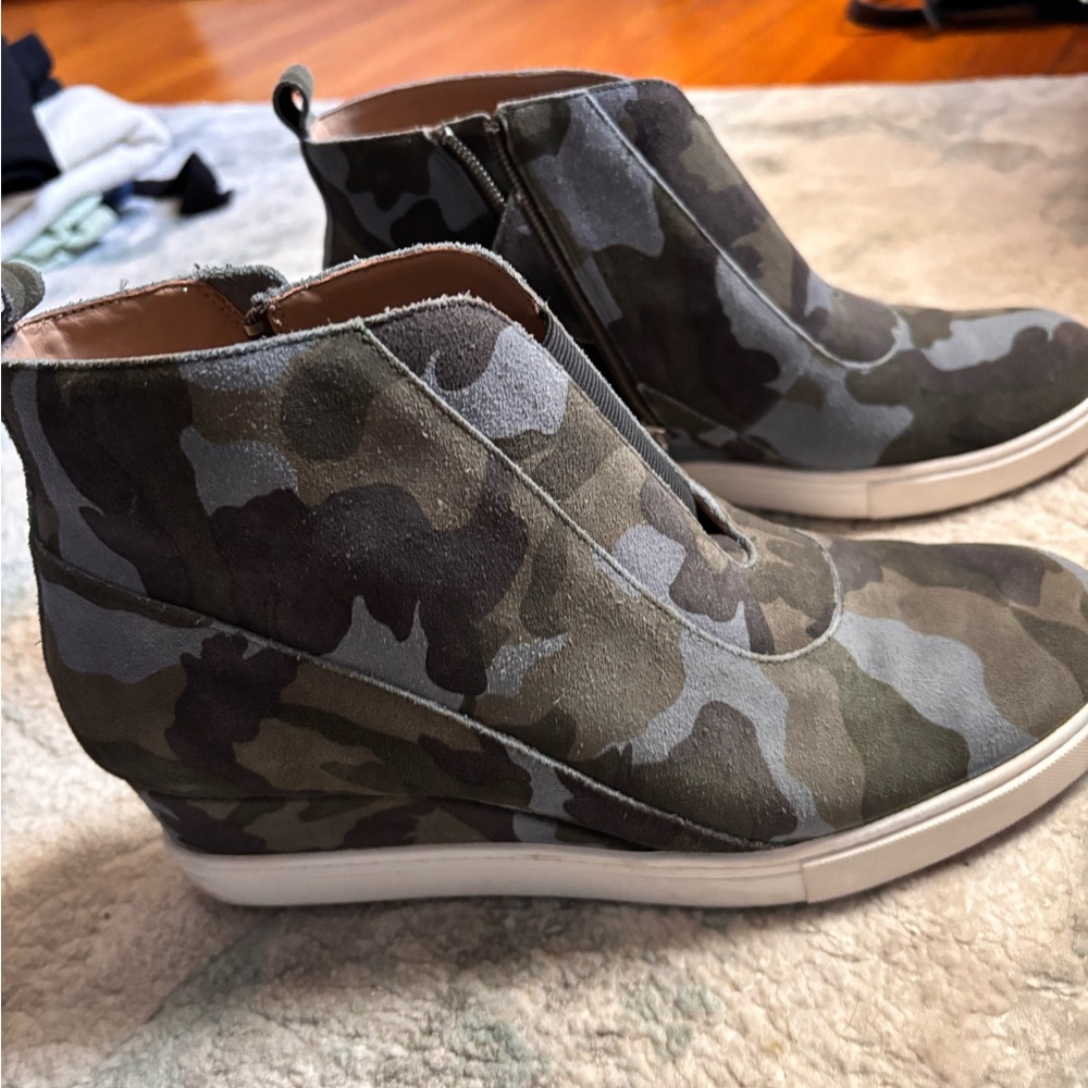 Paolo Camouflage High-Top Sneakers
